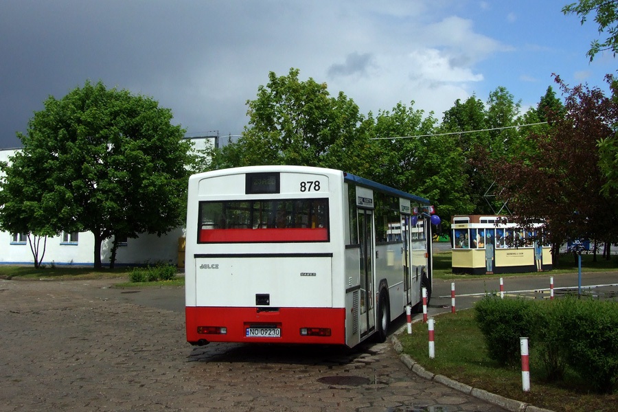 933